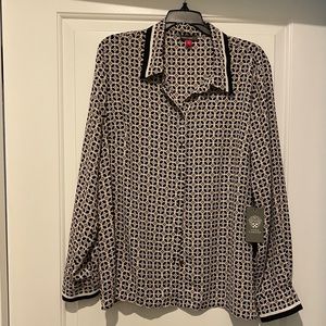 Vince Camuto button blouse. NWT. L